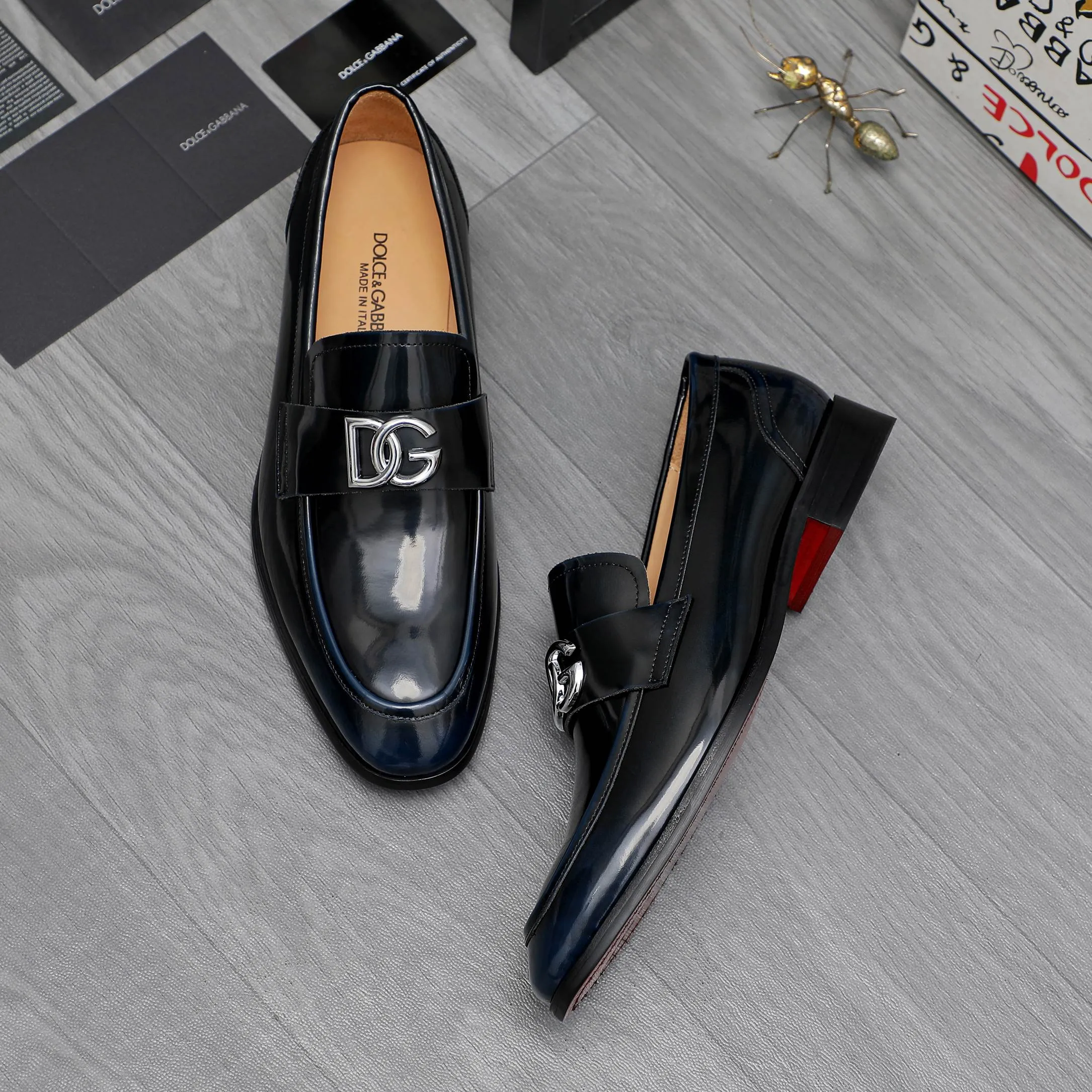 Men's shoes 💰500 Product trademark: DG (Dolce & Gabbana) business casual leather shoes Regular size: 38-45 (45 is custom-made and non-returnable) Product materials: Selected pearlescent polished cowhide upper, cowhide lining, original outsole